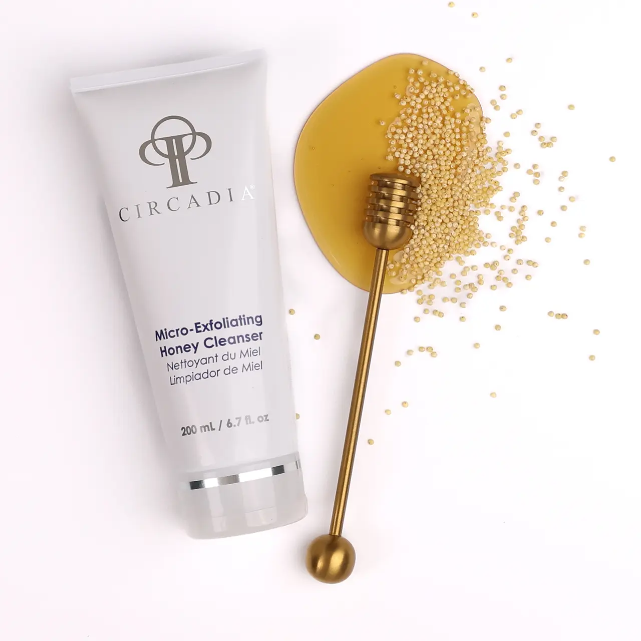 Odos valymas su Circadia - Micro-Exfoliating Honey Cleanser