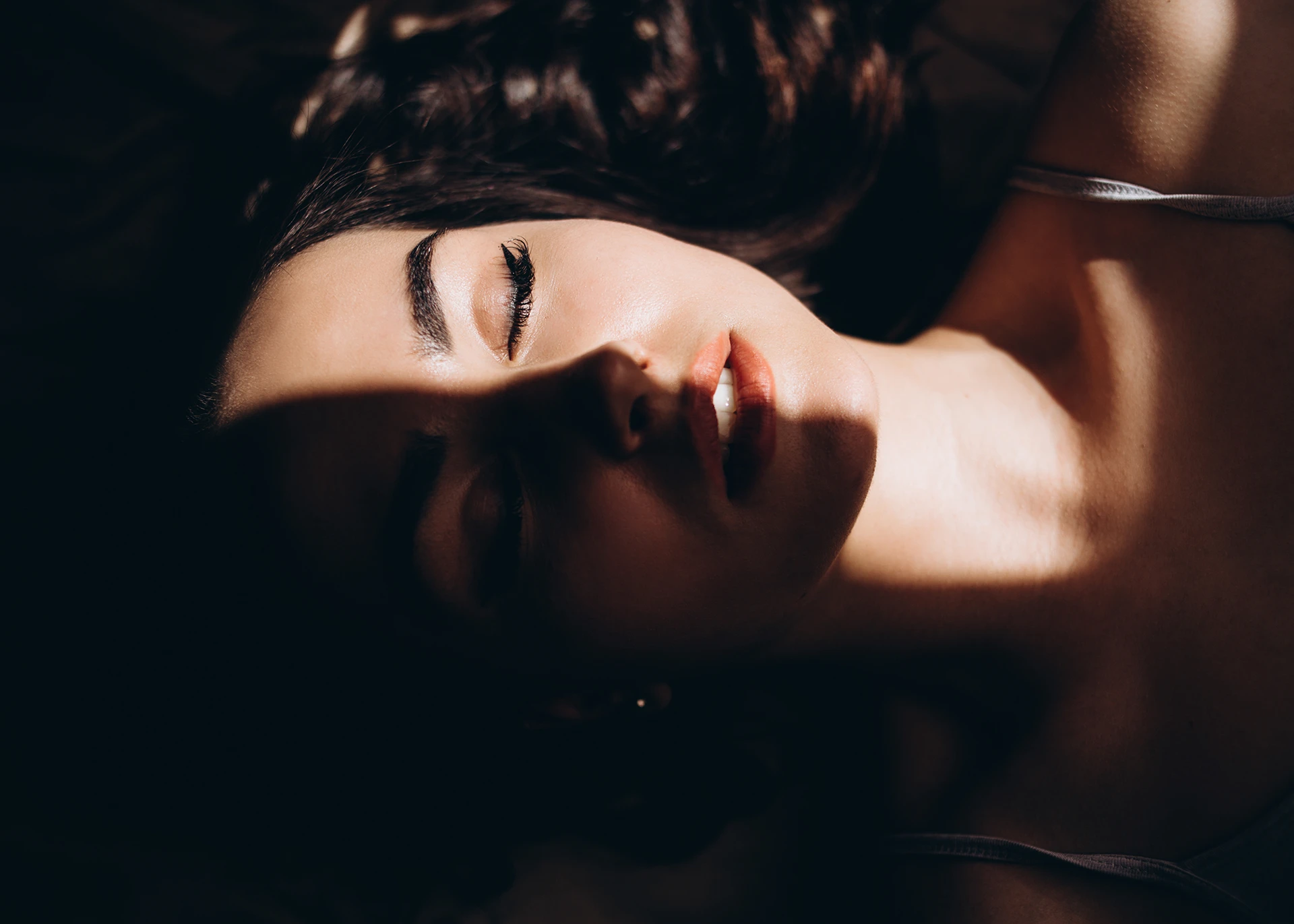 Naktinė odos priežiūra: kodėl Circadia naktiniai produktai veikia efektyviau?