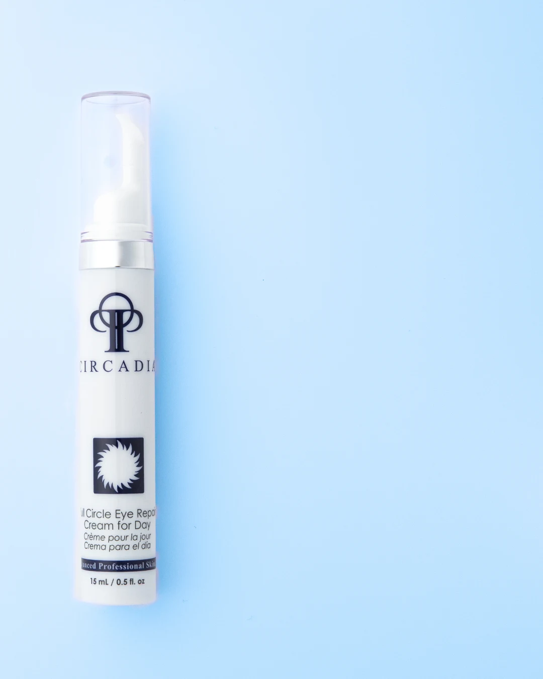 Kaip turėtų atrodyti visapusiška akių srities priežiūra? Ryto rutina