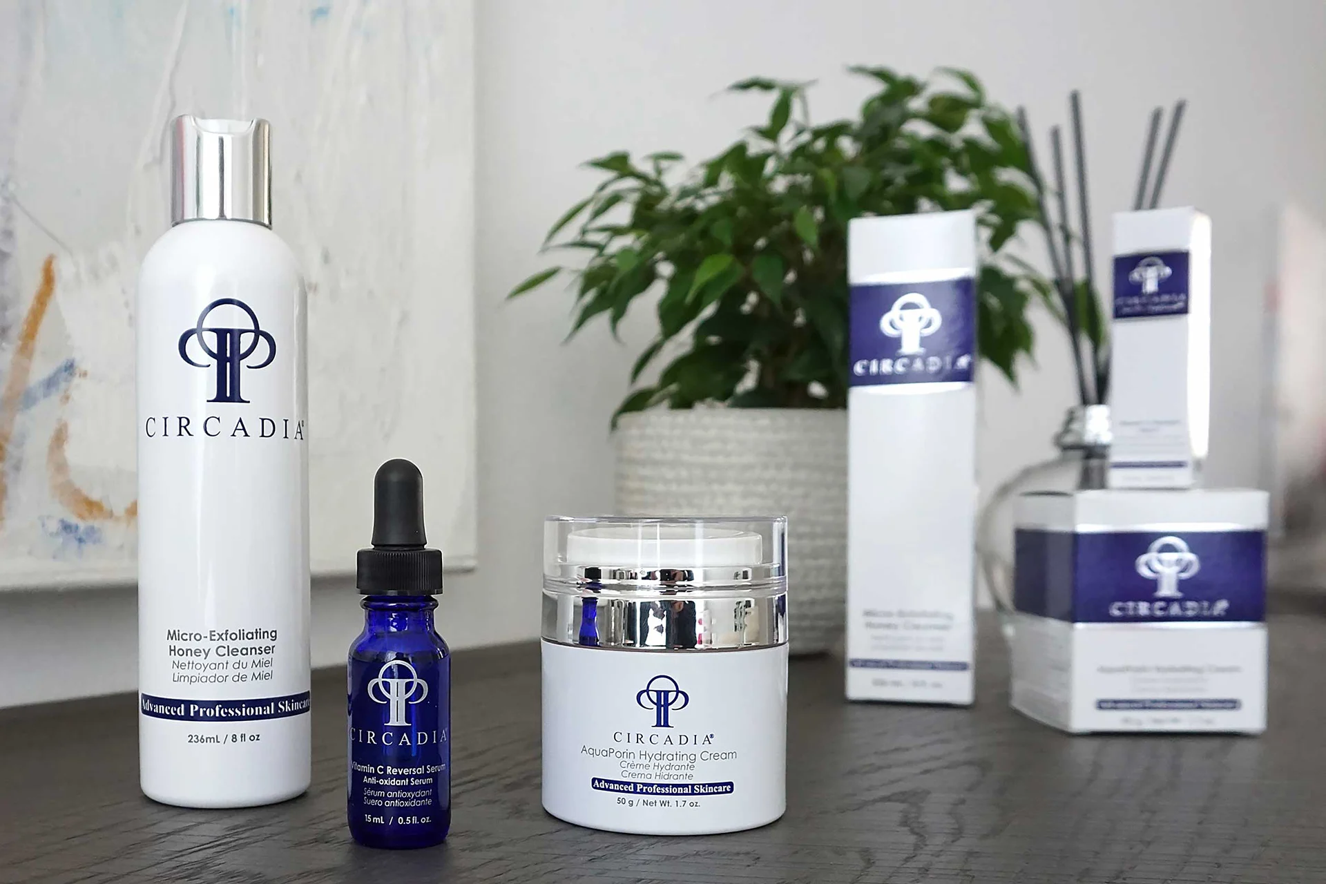 Kompleksinė priežiūra spindinčiai odai Circadia