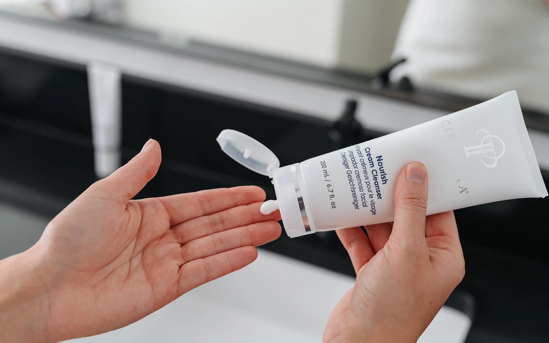 Kreminis veidų valiklis - Nourish Cream Cleanser 200 ml